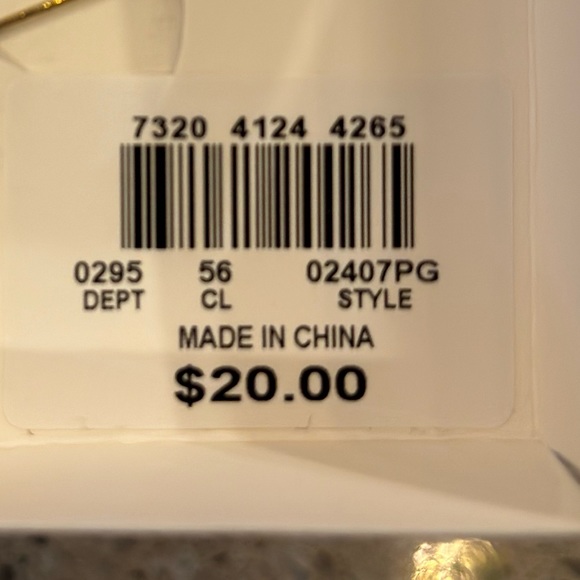 Macy’s Holiday Lane Sleigh brooch Metal And Enamel ~ New In Box - Picture 16 of 16